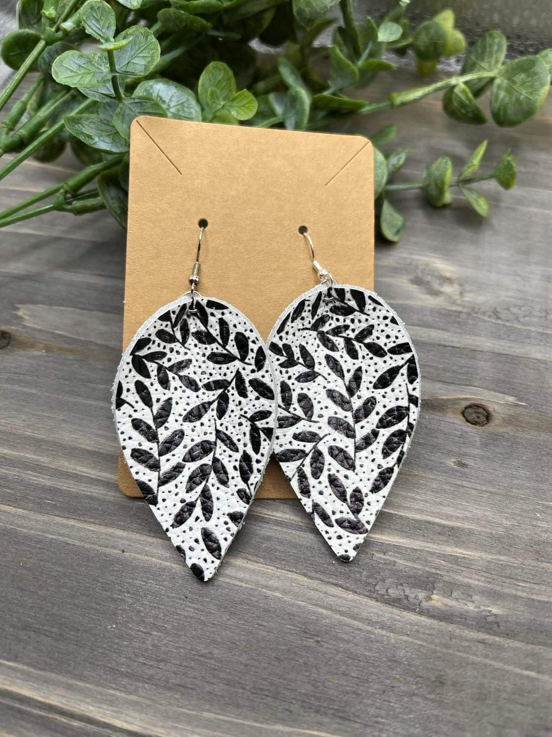 Pinched Leaf Earring